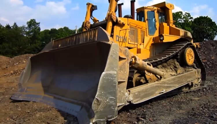 Largest Bulldozers Caterpillar D11