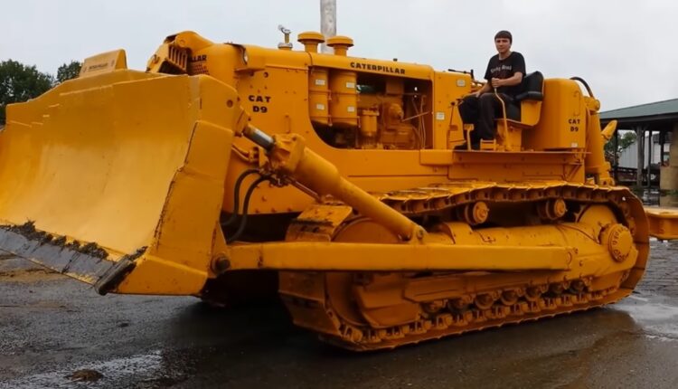 Massive Caterpillar D9 Bulldozer ploughing with 17-furrow conventional ...